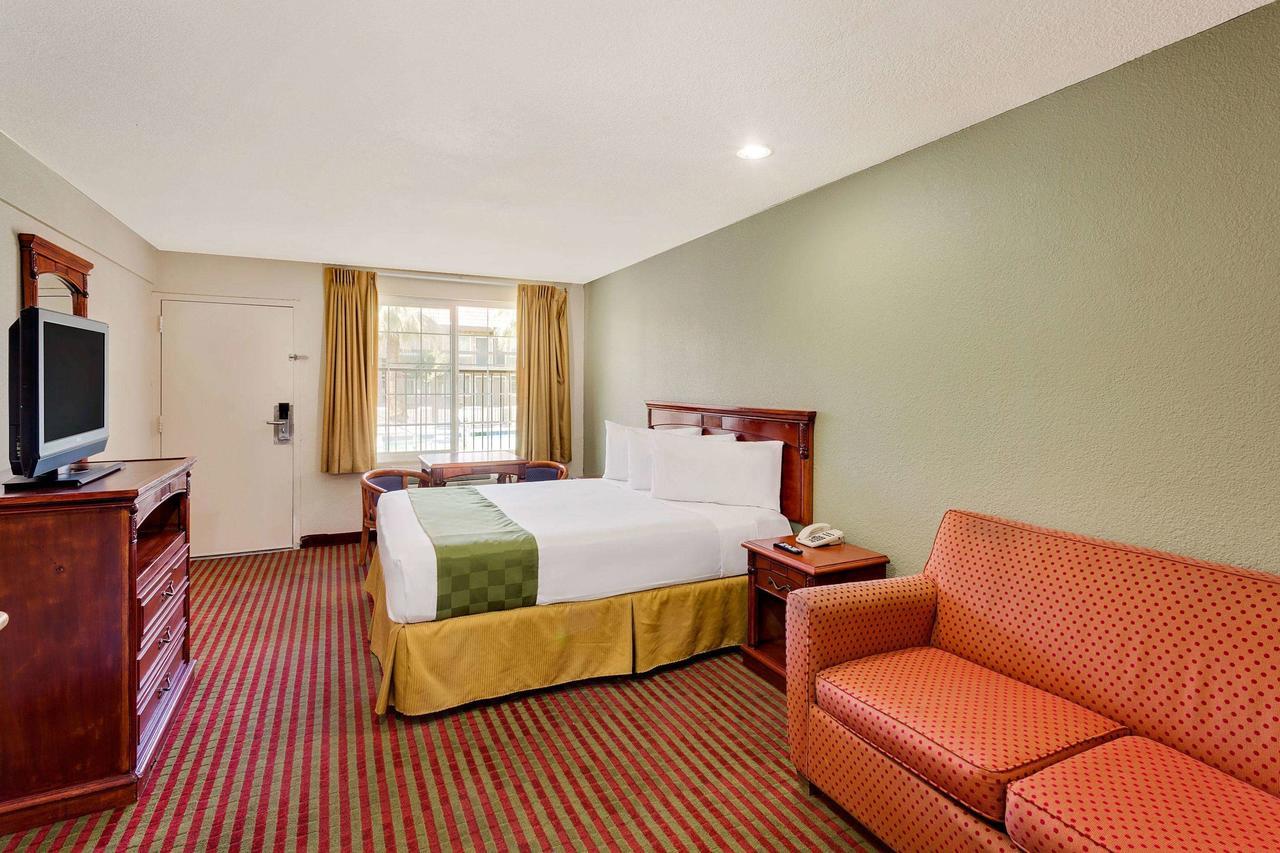 Travelodge By Wyndham אל סנטרו מראה חיצוני תמונה