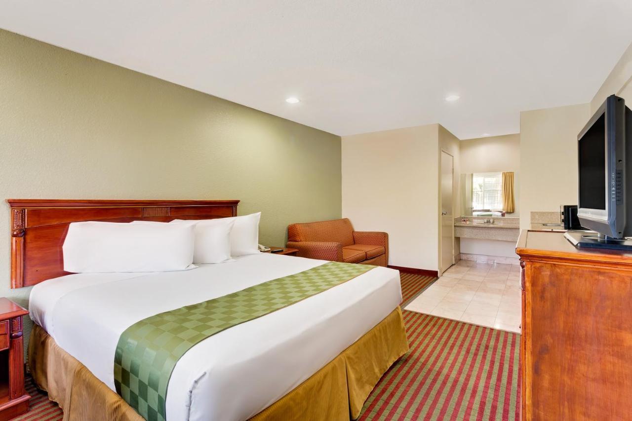 Travelodge By Wyndham אל סנטרו מראה חיצוני תמונה