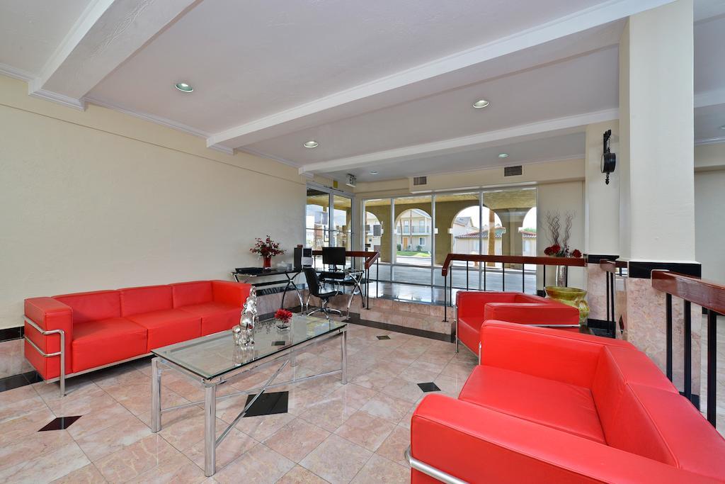 Travelodge By Wyndham אל סנטרו מראה חיצוני תמונה