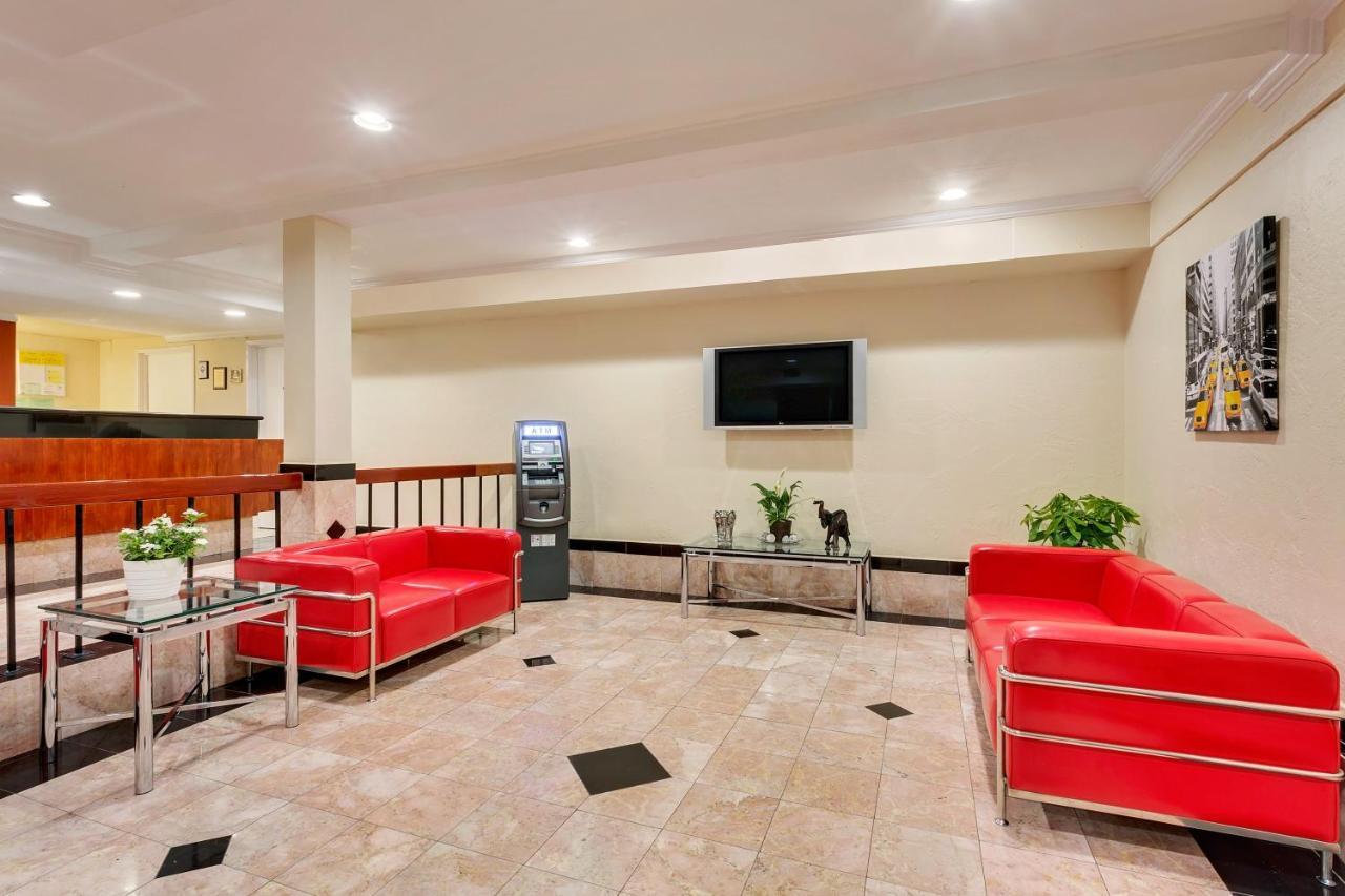 Travelodge By Wyndham אל סנטרו מראה חיצוני תמונה